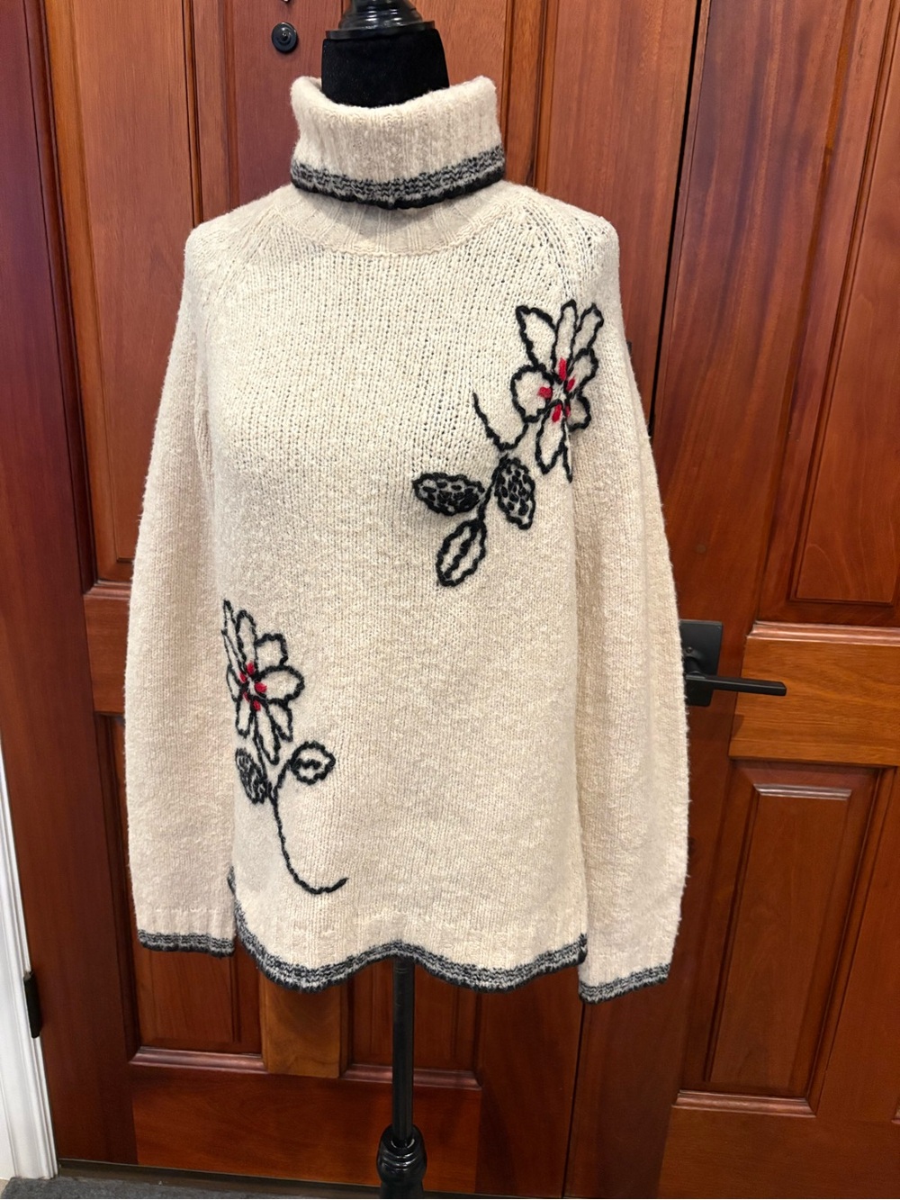 Ann Taylor Lambswool Angora Rabbit Hair Blend Sweater M Embroidery Flower